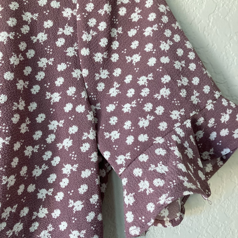 Purple blouse flutter sleeve - Picture 5 of 5
